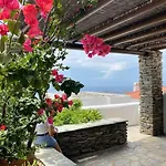 Feriehus Andros -stone House With Shared Pool & Seaview