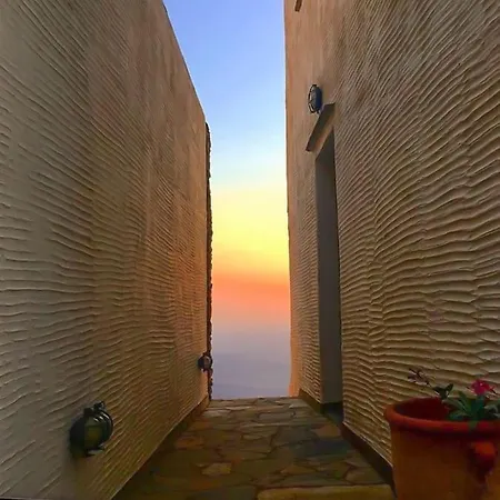 בית נופש Andros -stone House With Shared Pool & Seaview Aprovaton