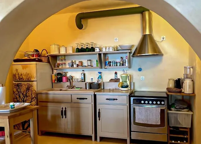 בית נופש Andros -stone House With Shared Pool & Seaview *