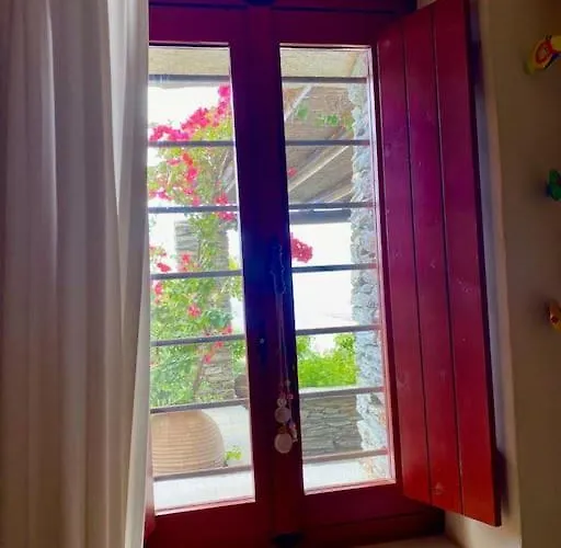 Andros -stone House With Shared Pool & Seaview בית נופש *