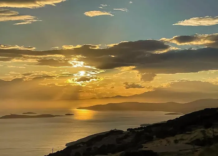 בית נופש Andros -stone House With Shared Pool & Seaview *