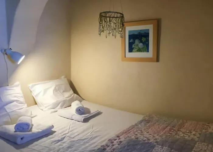 Andros -stone House With Shared Pool & Seaview בית נופש *